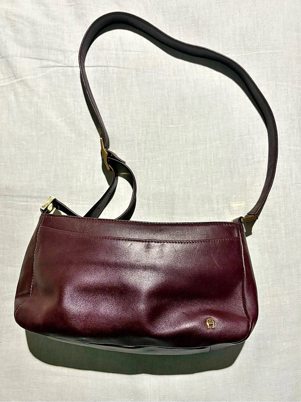 Etienne Aigner burgundy leather Shoulder Bag Like New